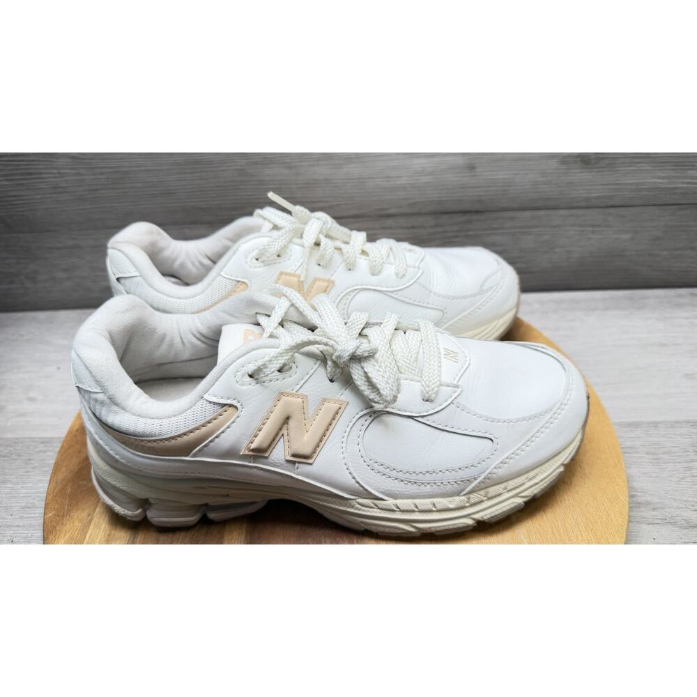 New Balance 2002R. White. Men’s Size 7 - Picture 2 of 10